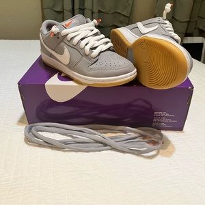Nike SB Dunk Low Pro - Wolf Grey (women size 8)